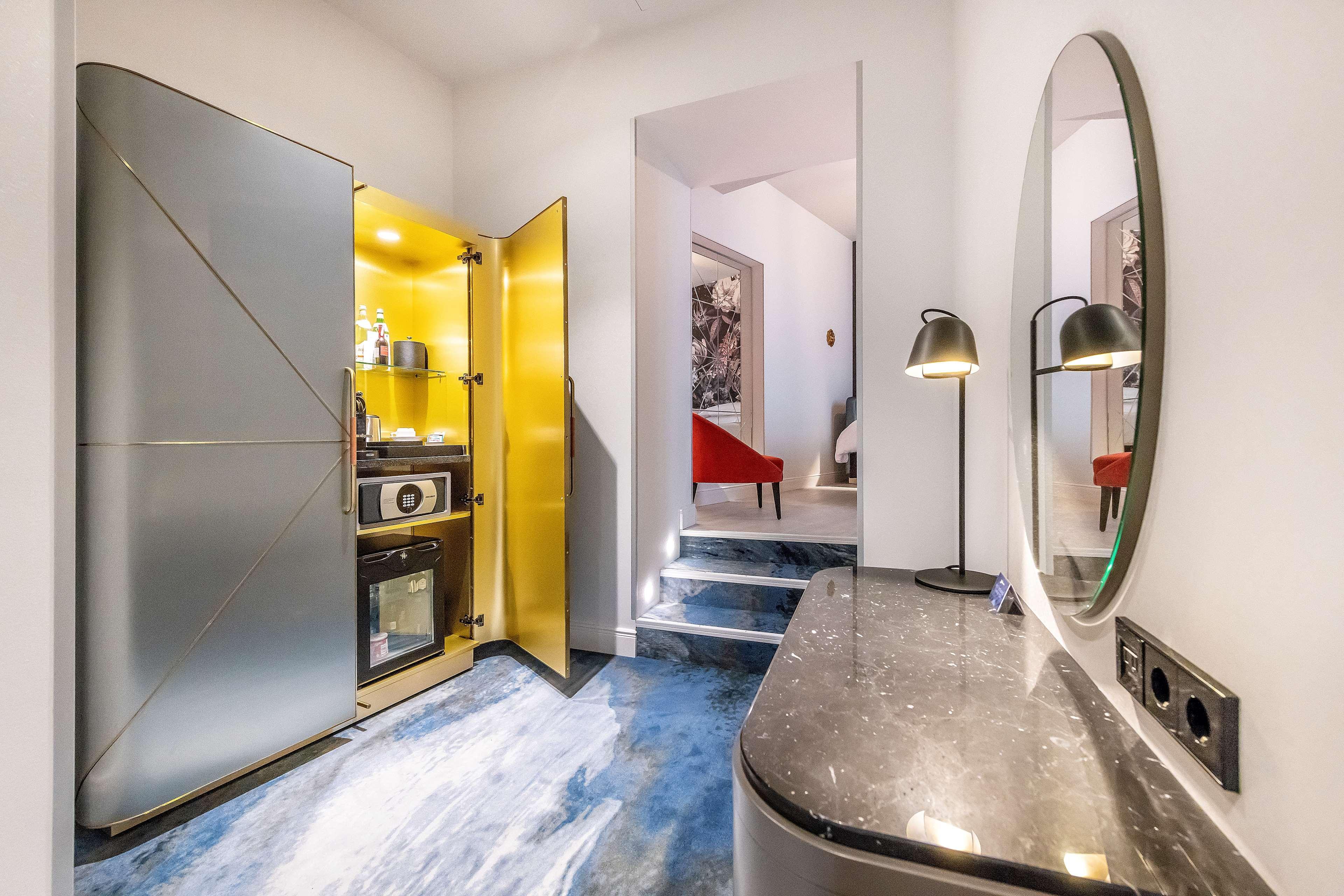 Radisson Collection Astorija Hotel, Hotel
