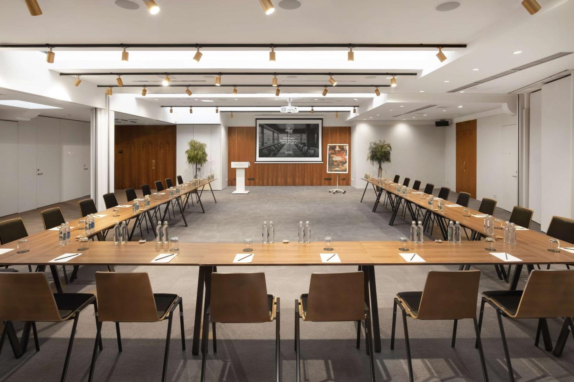 Radisson Collection Astorija Hotel, Hotell 5*