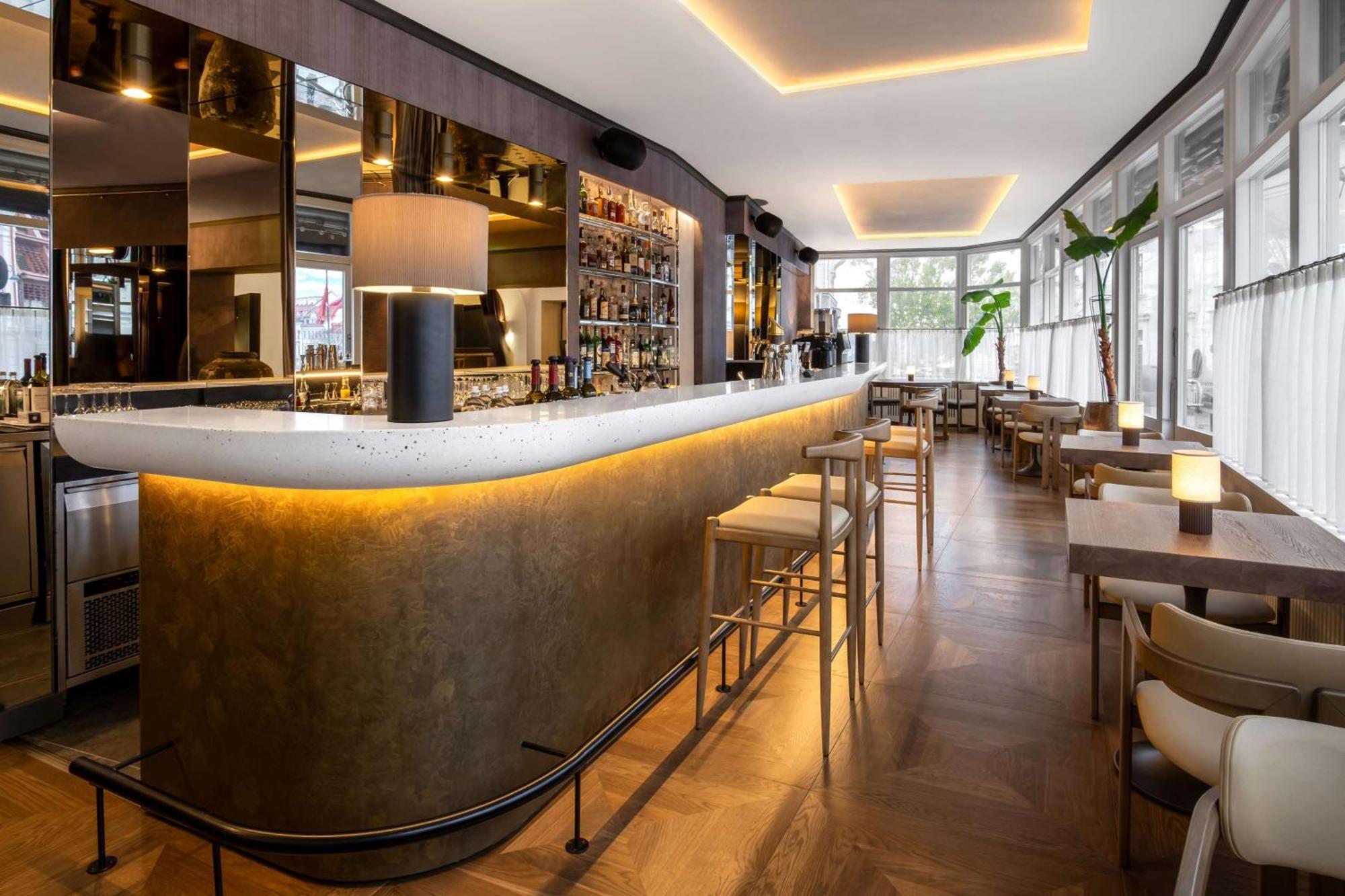 Radisson Collection Astorija Hotel, Hotel Wilno