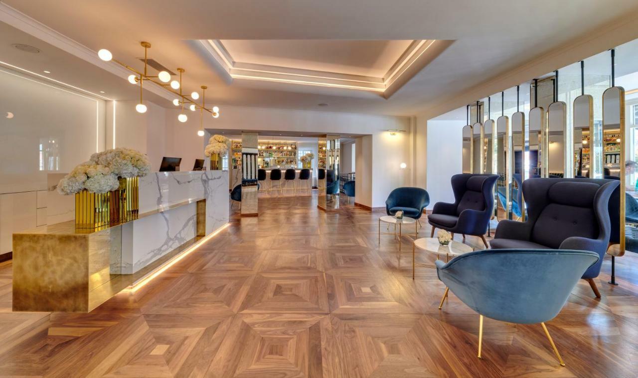 Отель Radisson Collection Astorija Hotel,
