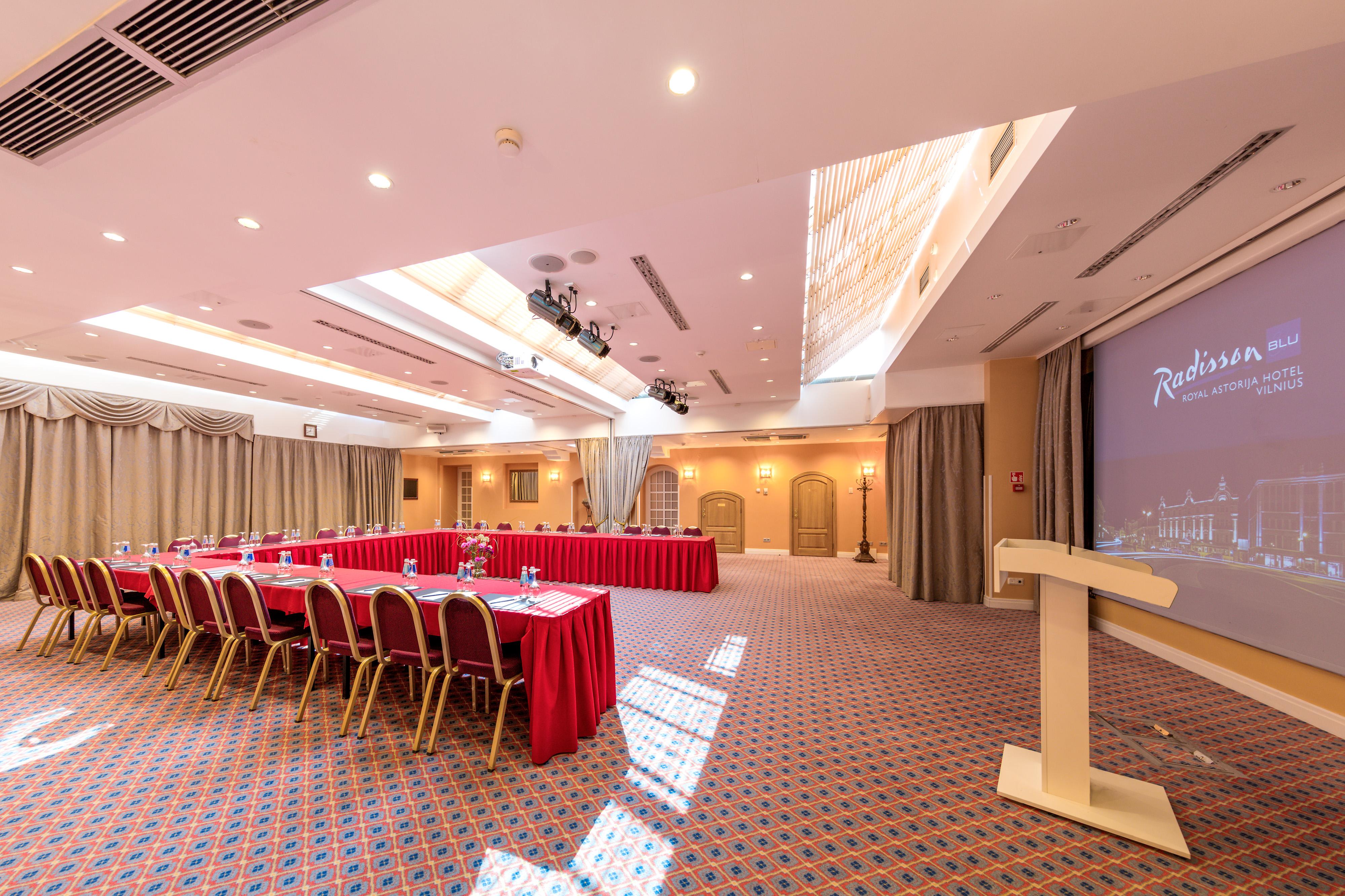 Radisson Collection Astorija Hotel, Hotel VNO