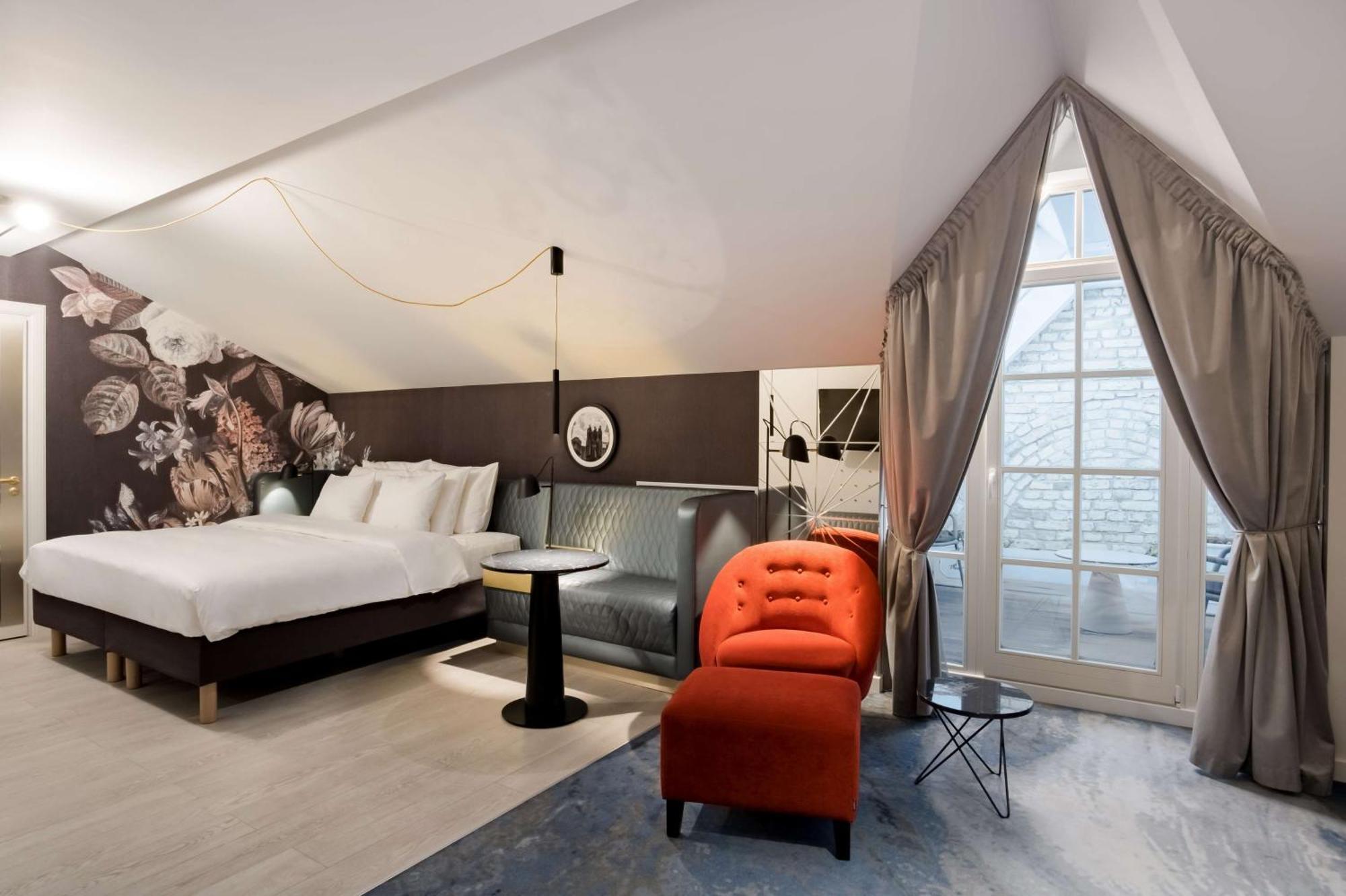 Radisson Collection Astorija Hotel, Hotel VNO