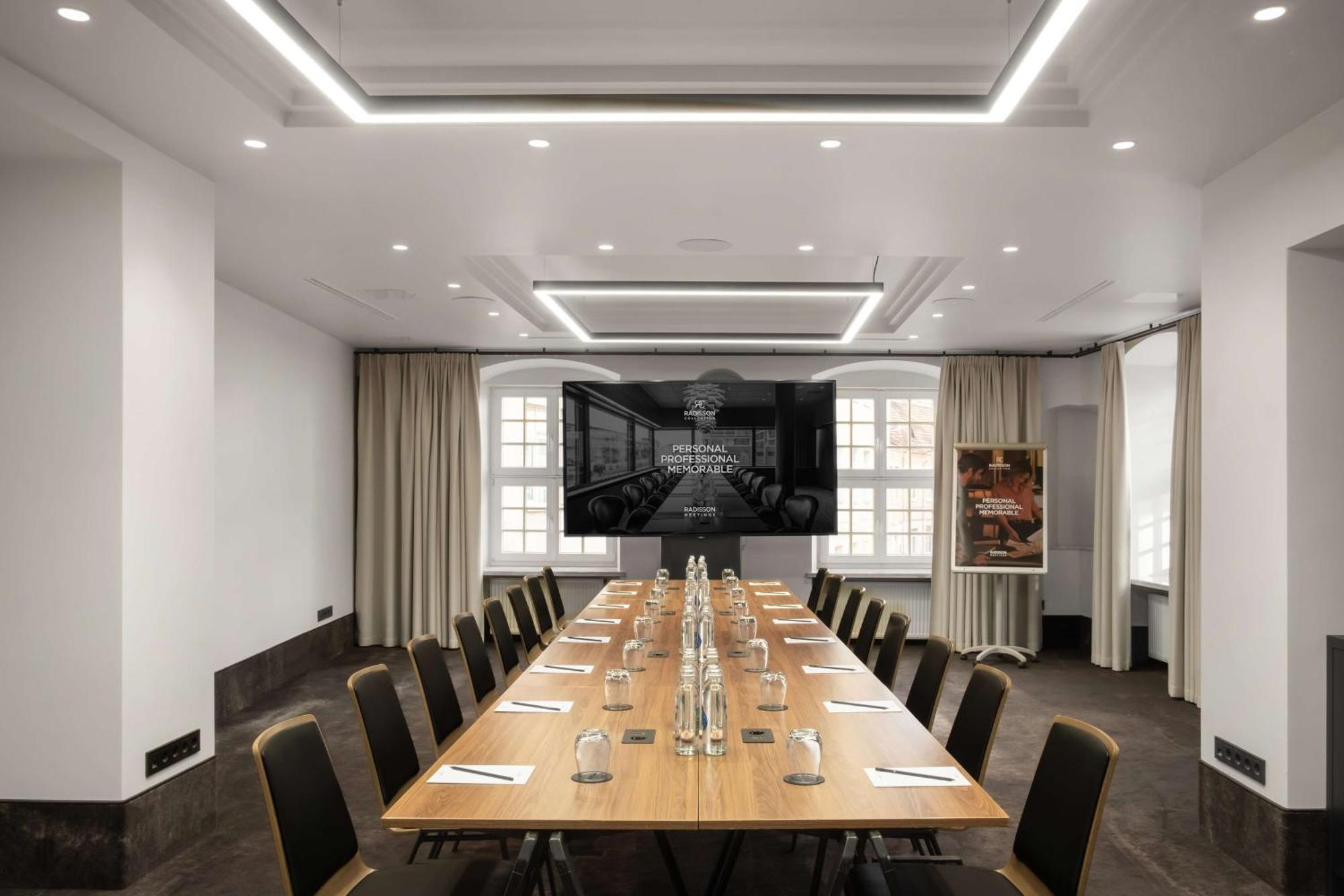 Radisson Collection Astorija Hotel, Hotel VNO