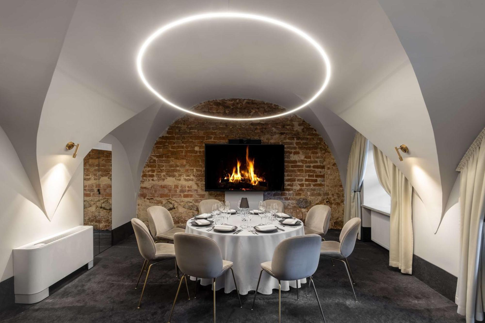 Radisson Collection Astorija Hotel, Hotel Vilnius